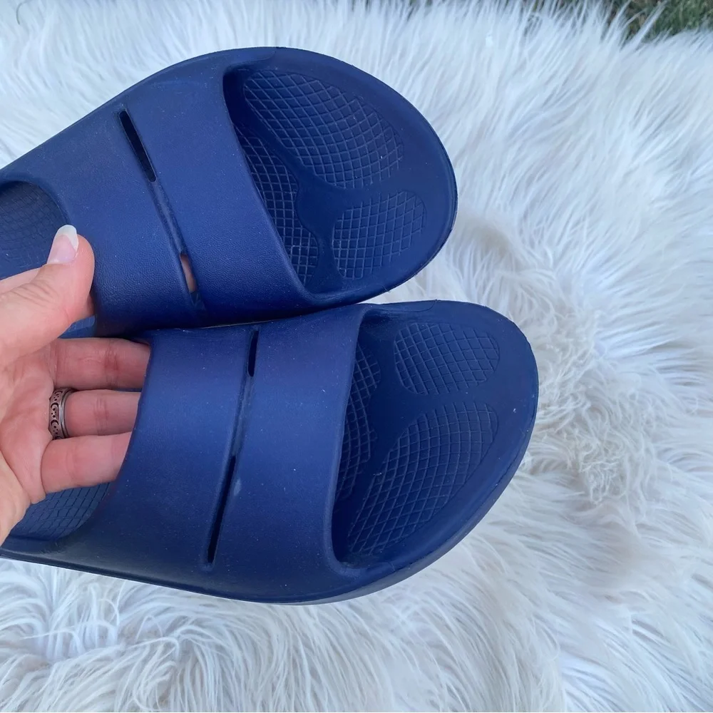Oofos Navy Slide Sandals womens 9 - Picture 2 of 9